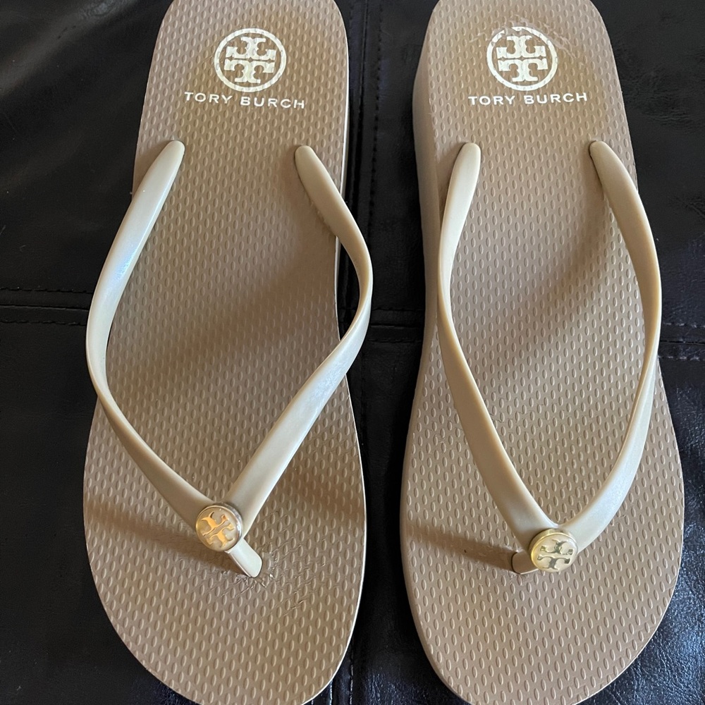 Tory Burch flip flops 🩴